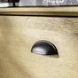 Poignée de meuble Cup, acier noir peint, entraxe 64 mm