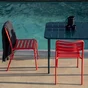 Chaise de jardin Café empilable en métal coloris rouge