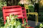 Chaise de jardin Café empilable en métal coloris rouge