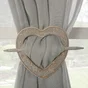 Embrasse Broche Coeur Gravé, Beige