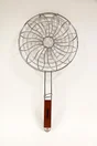 Grille double ronde diam 30cm en acier chromé avec manche en bambou