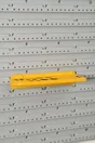 Porte 24 outils pour panneau mural jaune, l.23 x H.4.6 x P.9.5 cm