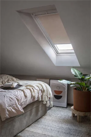 Store fenêtre de toit VELUX occultant manuel beige DKL MK04, cadre gris