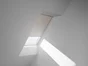 Store fenêtre de toit VELUX occultant manuel beige DKL SK06, cadre gris