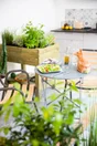 Table de jardin FERMOB Bistro rond gris / argent 2 personnes