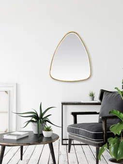 Miroir triangulaire, l.42 x H.50 cm, doré