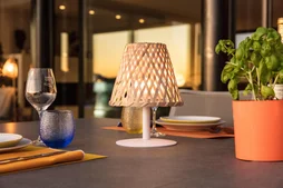 Lampe extérieure, Ibiza, 55 et 110 lumens, LUMISKY,  pied blanc abat jour bambou
