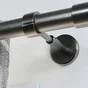 Support extensible tringle à rideau Gun, 28 mm titane foncé MOBOIS