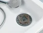 Tamis fond d'évier silicone, aspect gomme, gris