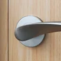 Ensemble de porte sur rosace Arosa INSPIRE, nickel satiné sans trou