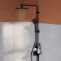 Colonne de douche noire sans robinet
