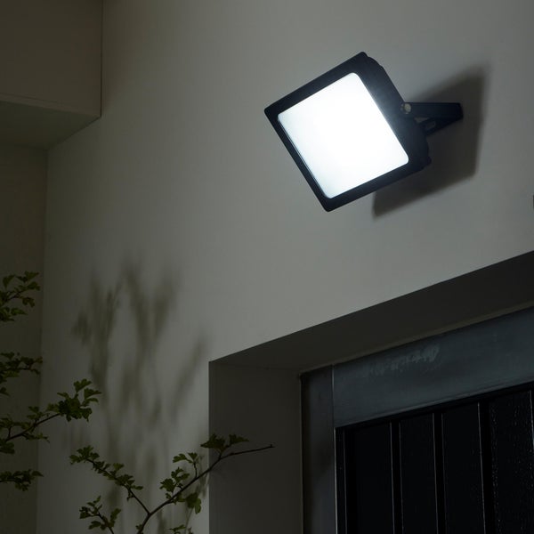 Projecteur a fixer exterieur module led 5500 Lm noir Wilets INSPIRE