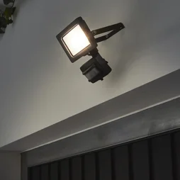 Projecteur à fixer à détection module led 2700 Lm anthracite Yonkers INSPIRE