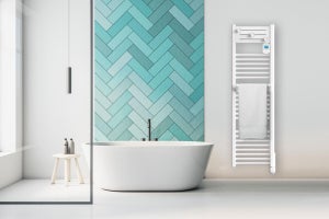 Sèche-serviettes électrique à inertie fluide étroit Actibain Noirot 500W blanc