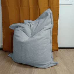 Maxi coussin en fausse fourrure 110 x 130 cm bleu glace