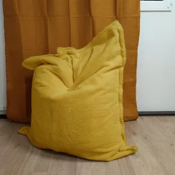 Maxi coussin fausse fourrure 110 x 130 cm moutarde
