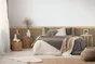 Papier peint intissé Soubassement tasseaux beige