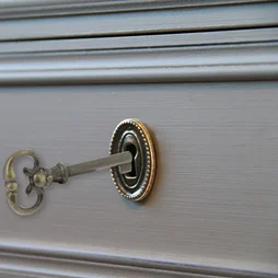 Clé décorative Anglaise zamak laitonné