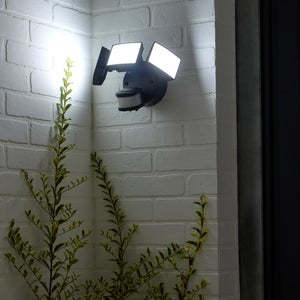 Projecteur extérieur Bastia led 4200lm 6500k ip65 noir INSPIRE