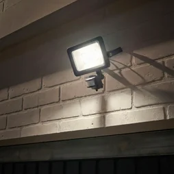 Projecteur extérieur yonkers led detection 20w 2700lm cct anthracite inspire