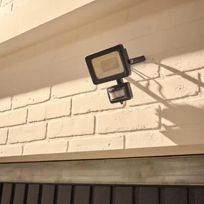 Projecteur extérieur Yonkers led detection 10w 1350lm CCT variation température de couleur IP65 anthracite Inspire